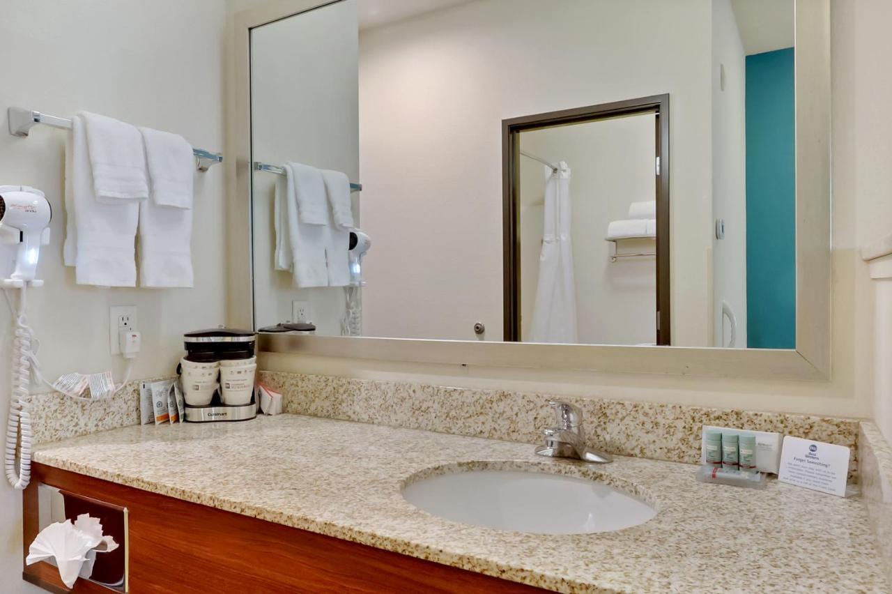 Best Western Liberty Inn Dupont Jblm Esterno foto