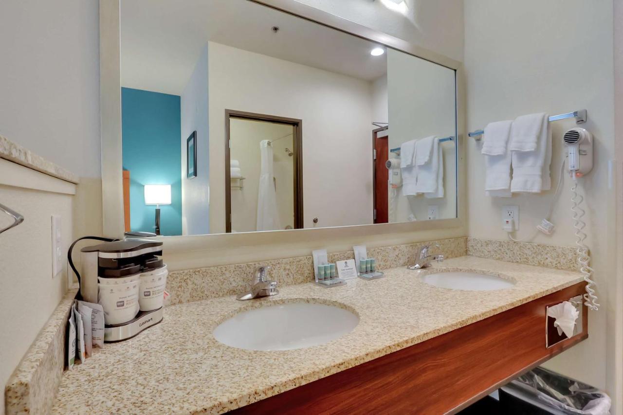 Best Western Liberty Inn Dupont Jblm Esterno foto